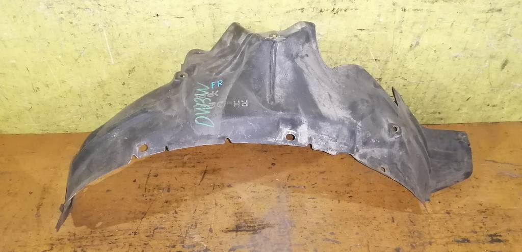 подкрылок Mazda Demio 0