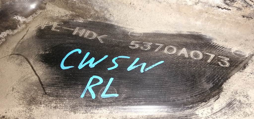 OUTLANDER CW5W ПОДКРЫЛОК ЗАДНИЙ ЛЕВЫЙ Mitsubishi Outlander 1