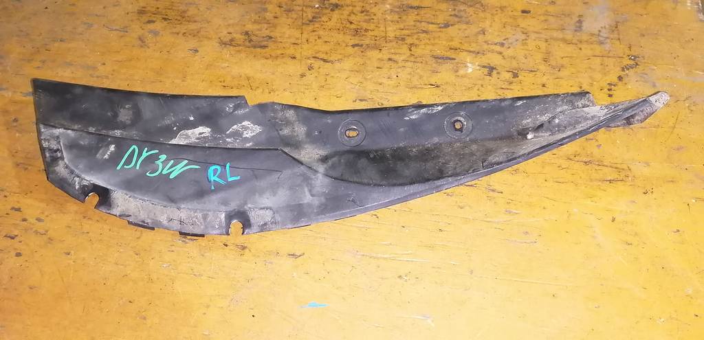 подкрылок Mazda Demio 0