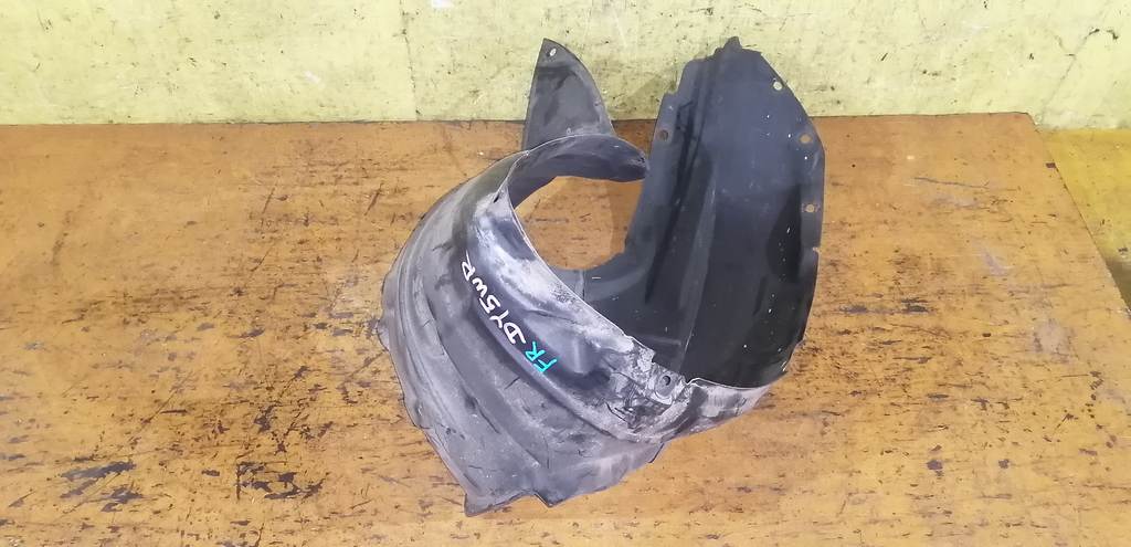 подкрылок Mazda Demio 0