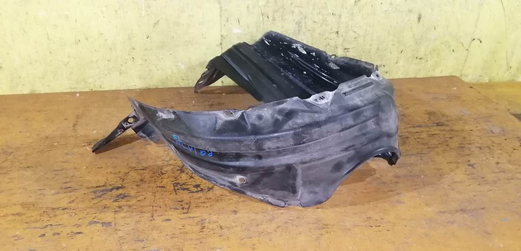 подкрылок Toyota Ractis 0