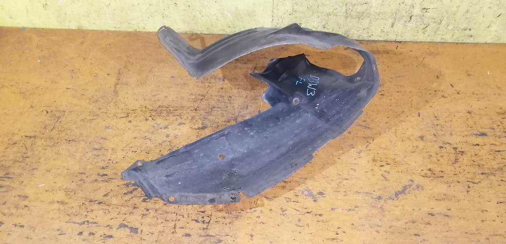 подкрылок Mazda Demio 0