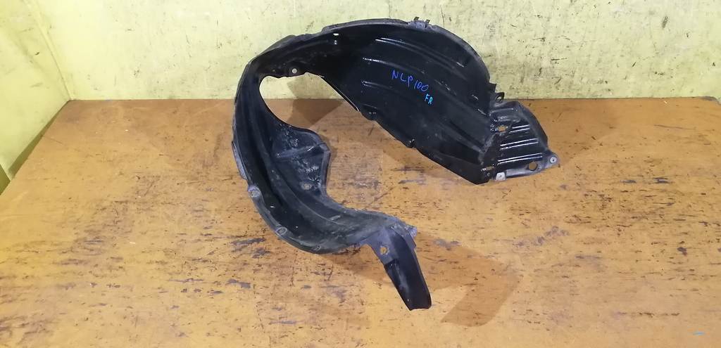 подкрылок Toyota Ractis 0