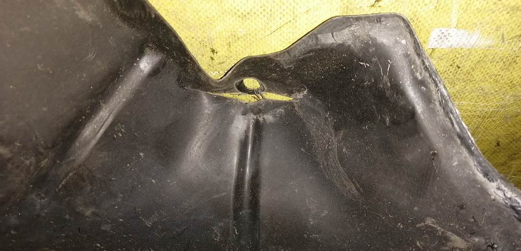 подкрылок Mazda Demio 3