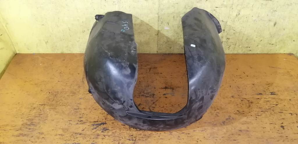 подкрылок Volvo S40 0