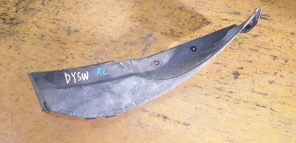 подкрылок Mazda Demio 0