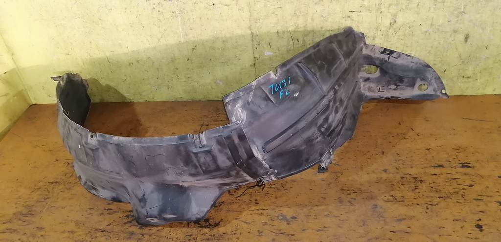 подкрылок Nissan Presage 0