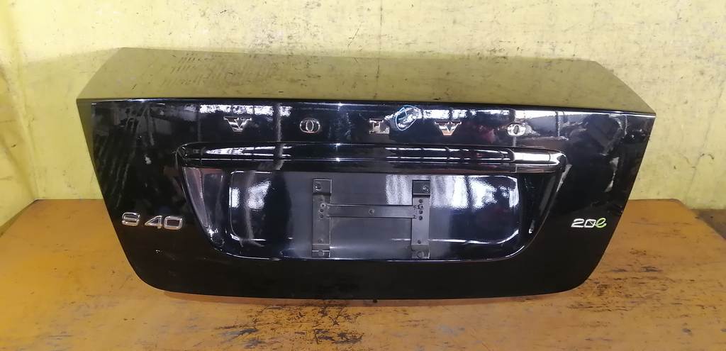 крышка багажника Volvo S40 0