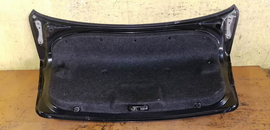 крышка багажника Mazda Axela 3