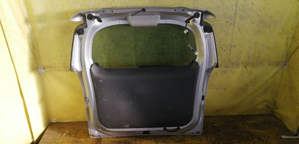 дверь 5-я Toyota Ractis 3