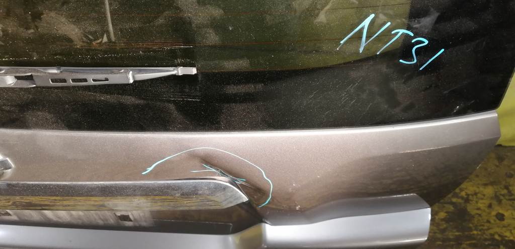 X-TRAIL NT31 ДВЕРЬ 5-Я , ДЕФЕКТ Nissan X-Trail 1