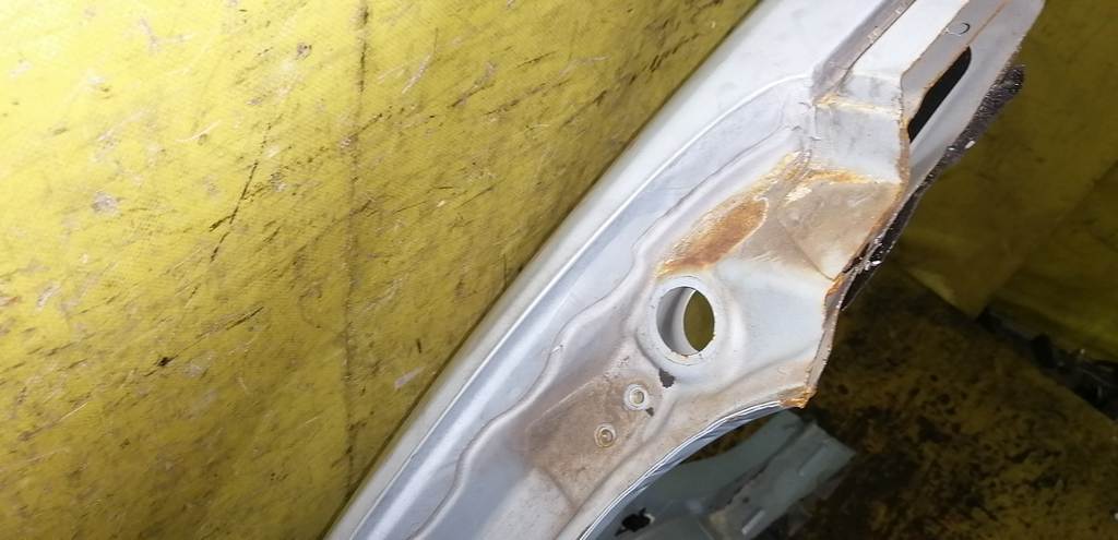 крыло Nissan March 3