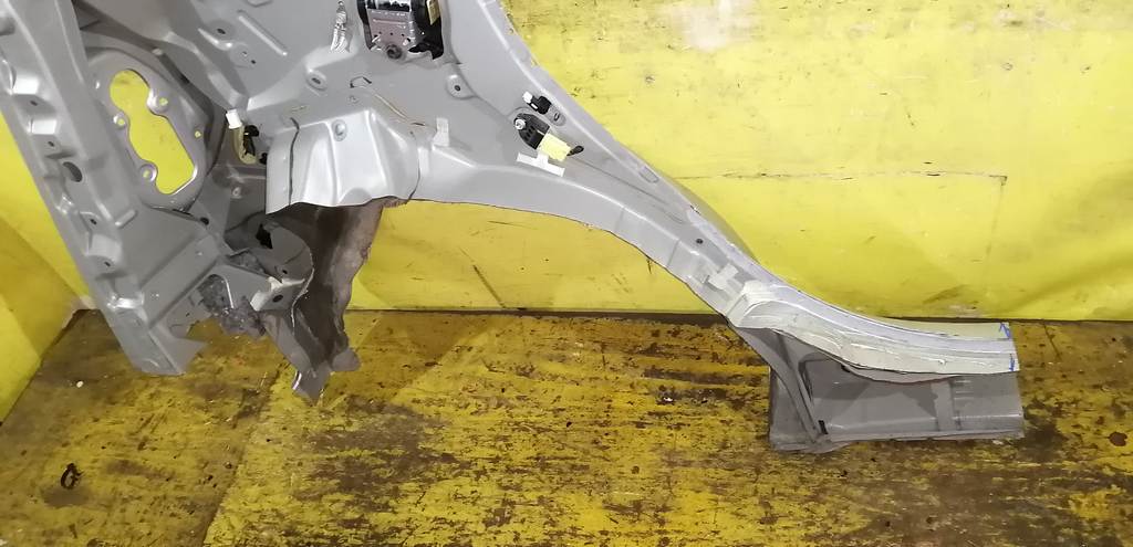 крыло Toyota Ractis 3