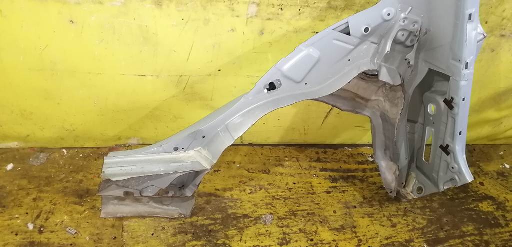 крыло Nissan March 3