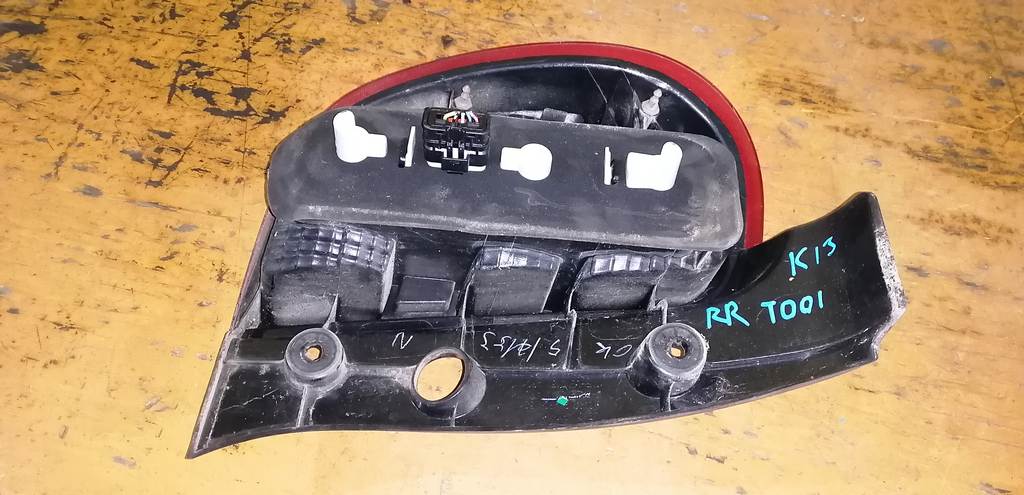 стоп-сигнал Nissan March 3