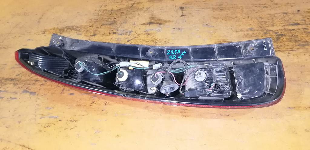 стоп-сигнал Mitsubishi Colt 3