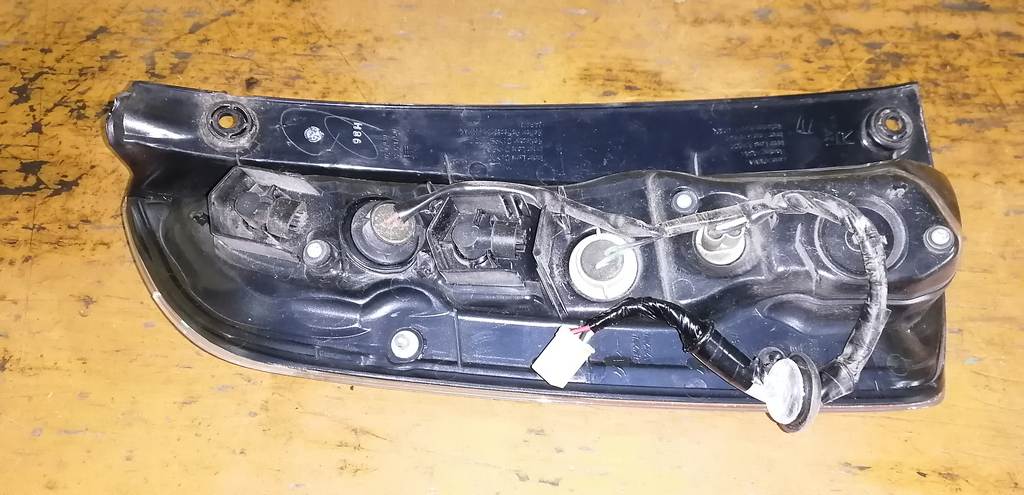 стоп-сигнал Toyota Passo 3