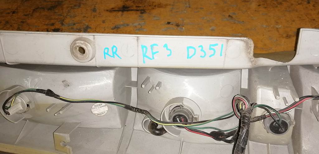 STEPWGN RF3 СТОП ПРАВЫЙ D351 Honda Stepwgn 1