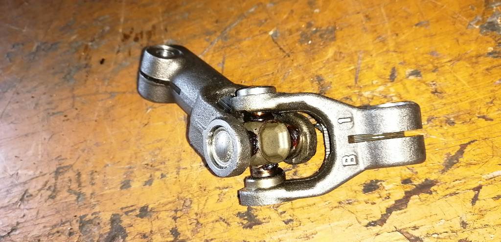 PASSO KGC30 РУЛЕВОЙ КАРДАНЧИК 1 Toyota Passo 1