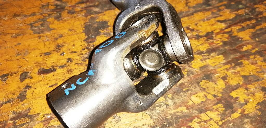 RACTIS NCP100 РУЛЕВОЙ КАРДАНЧИК Toyota Ractis 1