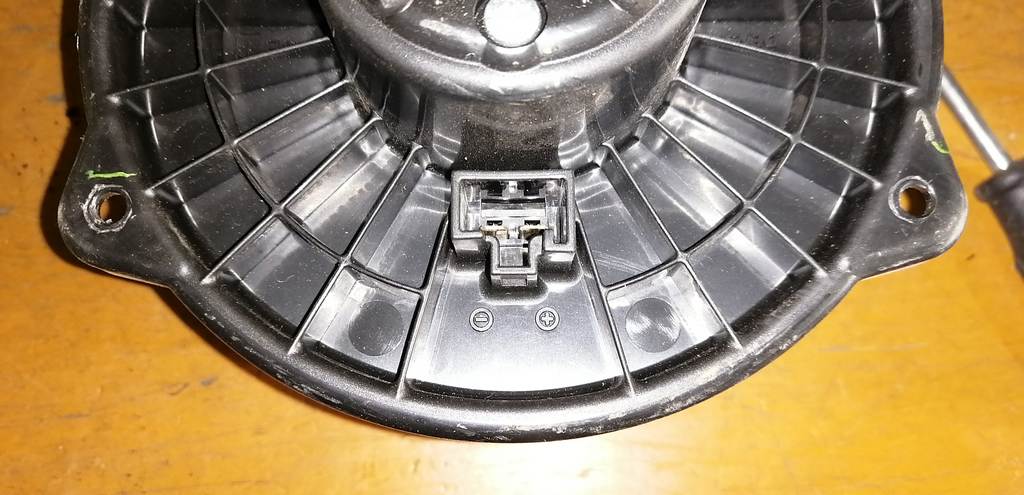 мотор печки Toyota Sienta 3