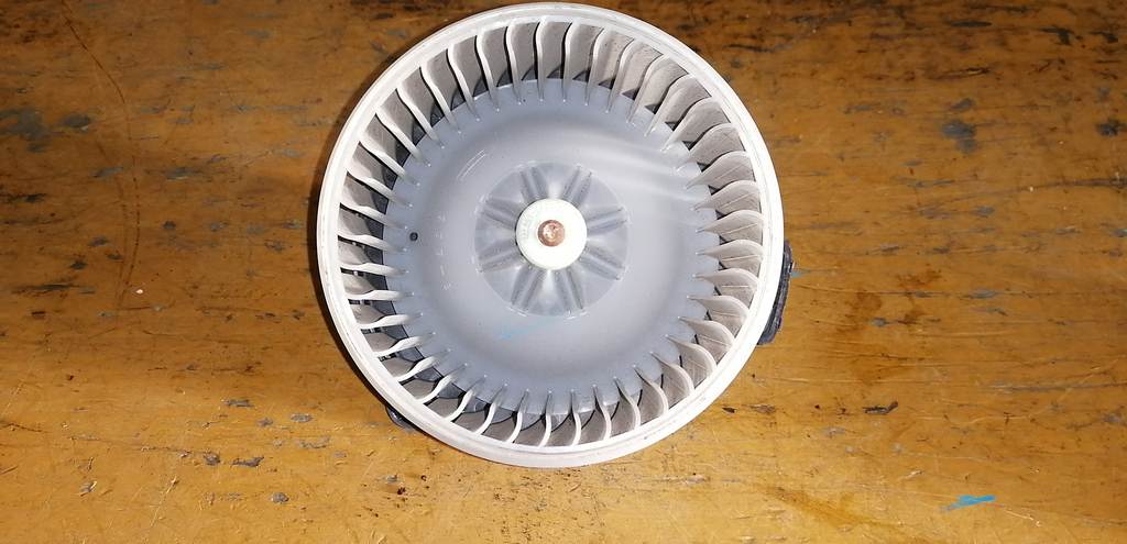 SIENTA NCP81G МОТОР ПЕЧКИ Toyota Sienta 4