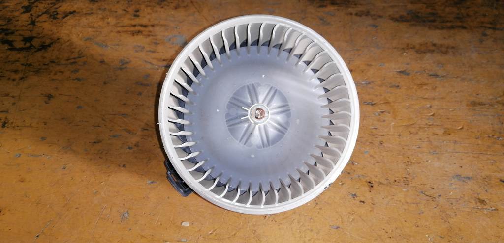 мотор печки Toyota Funcargo 3