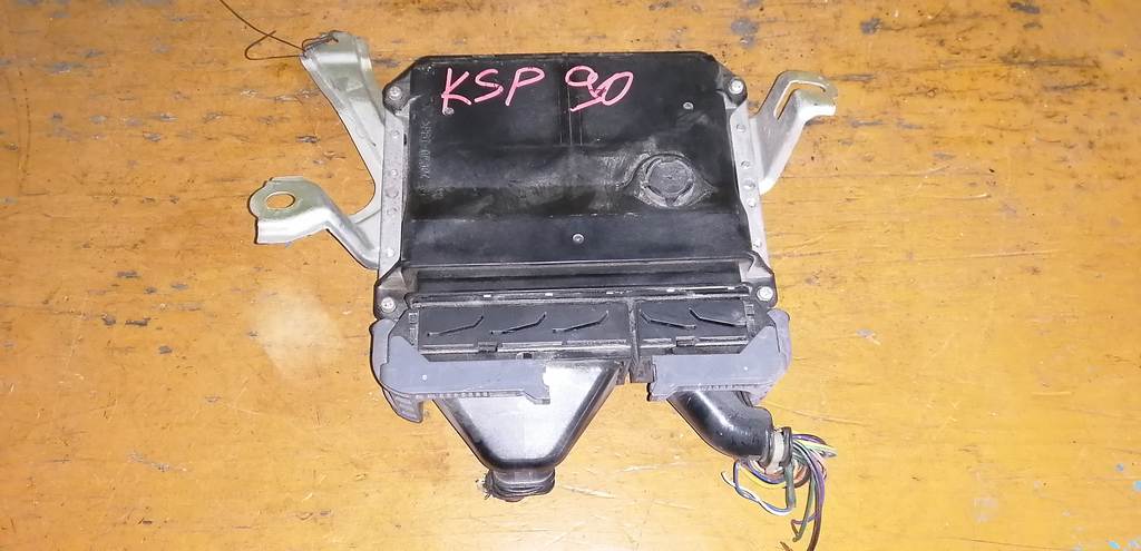 блок управления двс Toyota Vitz 0