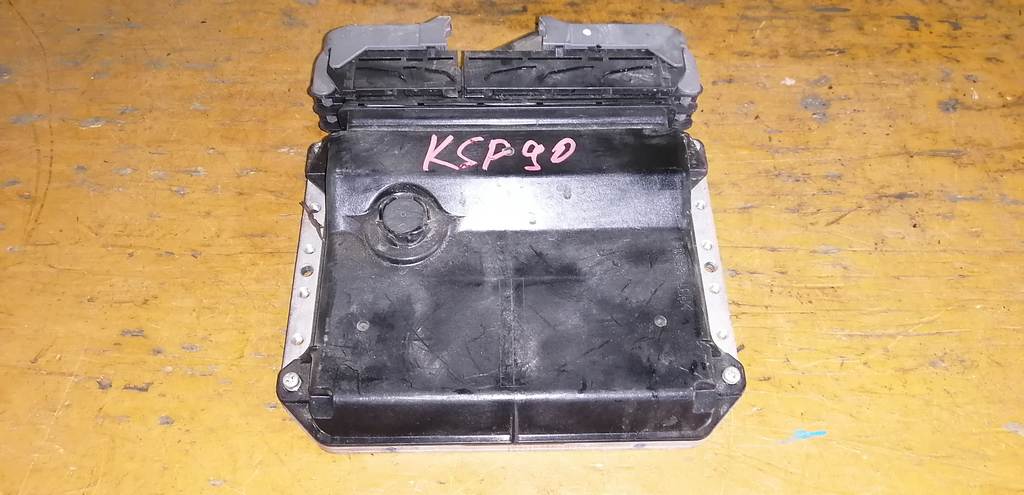 блок управления двс Toyota Vitz 0