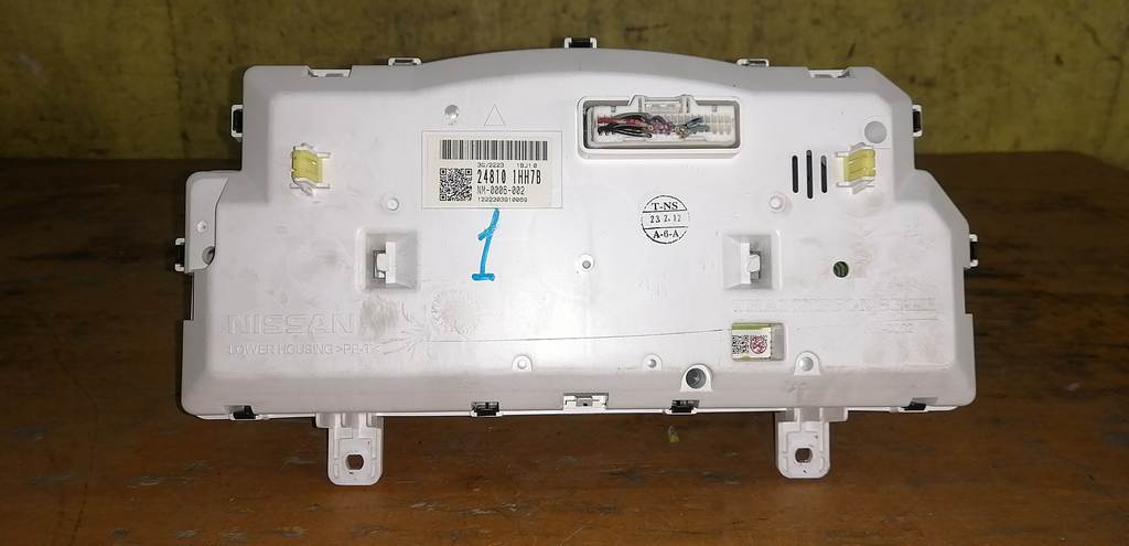 Салон Nissan March 2