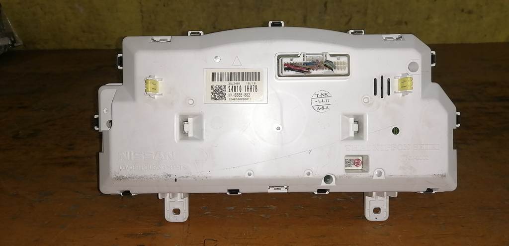 Салон Nissan March 2