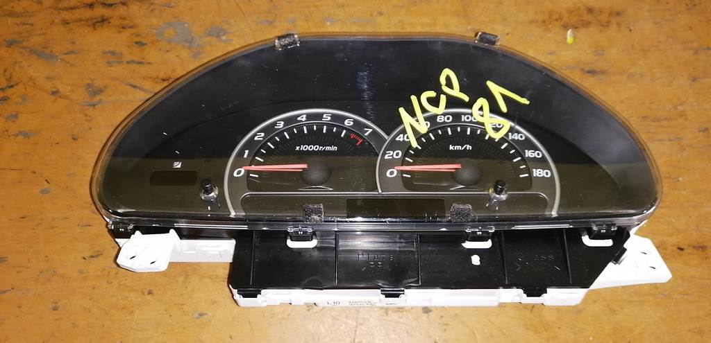 щиток приборов Toyota Sienta 0