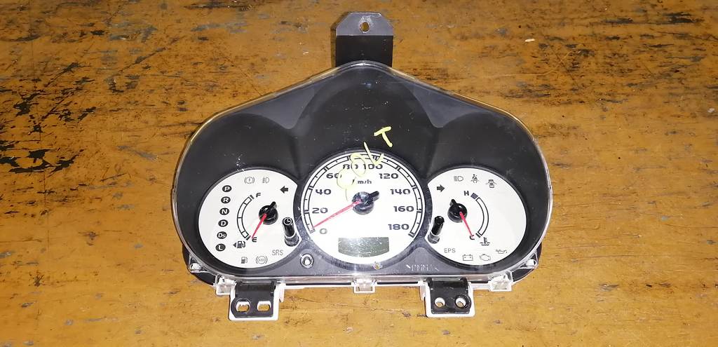 щиток приборов Mitsubishi Colt 0