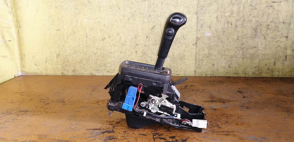 селектор акпп Nissan Sunny 3