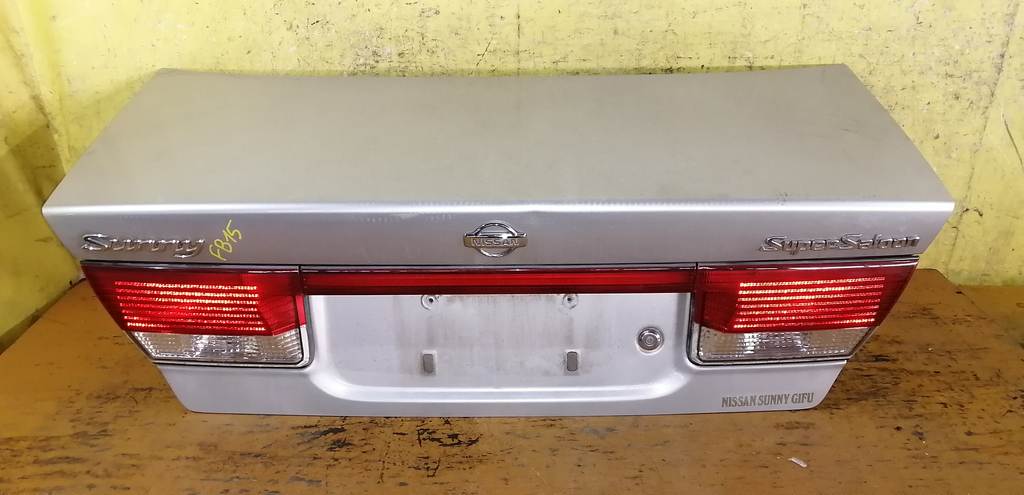крышка багажника Nissan Sunny 0