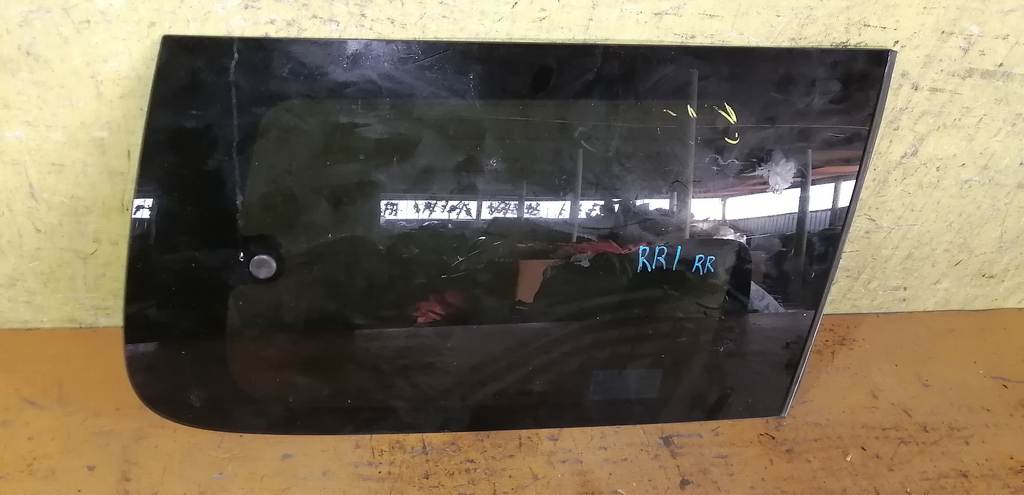 стекло багажника Honda Elysion 0