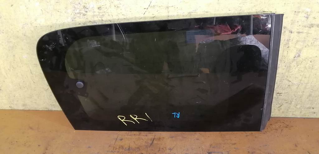 стекло багажника Honda Elysion 0