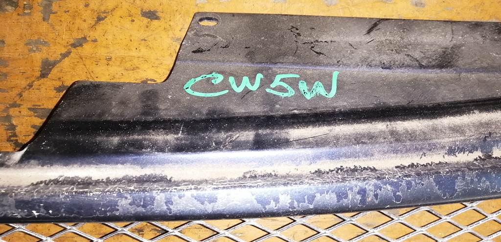 OUTLANDER CW5W РЕШЕТКА РАДИАТОРА, дефект Mitsubishi Outlander 1