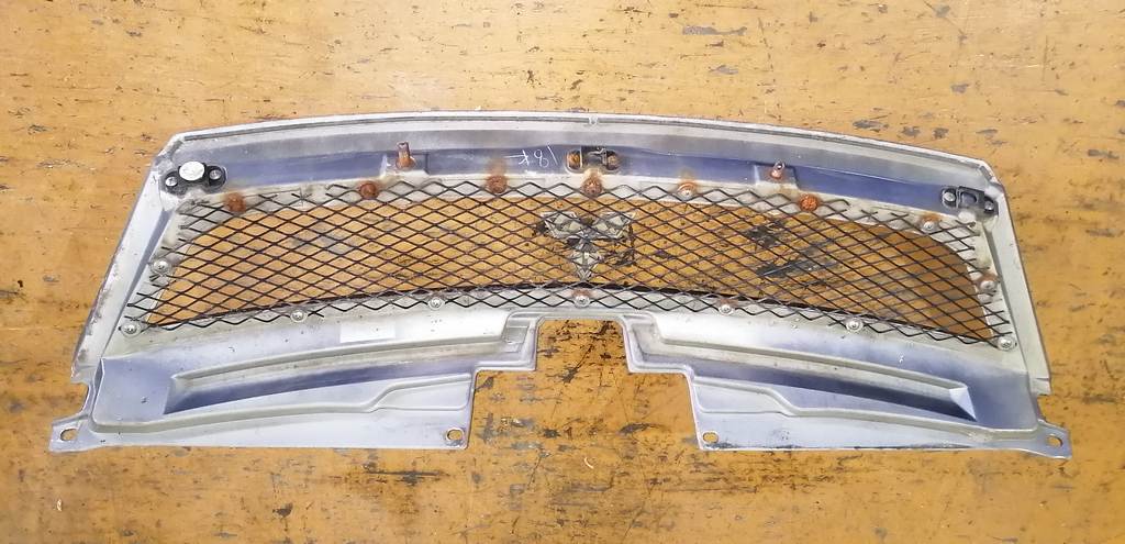 решетка радиатора Mitsubishi Outlander 3