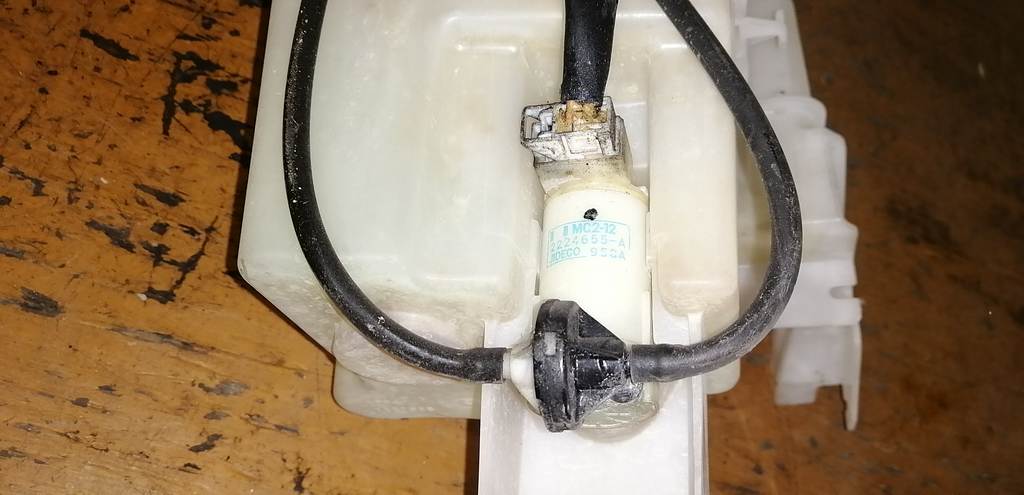 бачок омывателя Nissan X-Trail 3