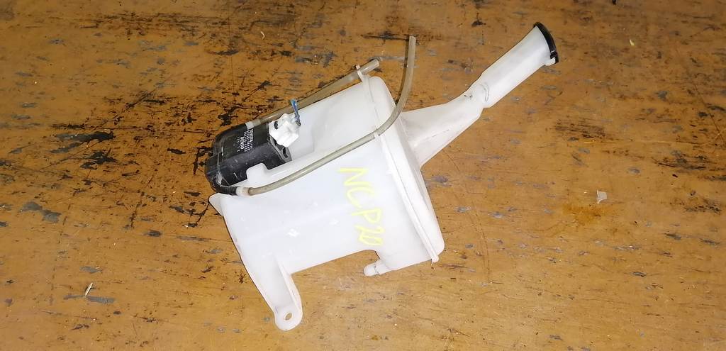 бачок омывателя Toyota Funcargo 0