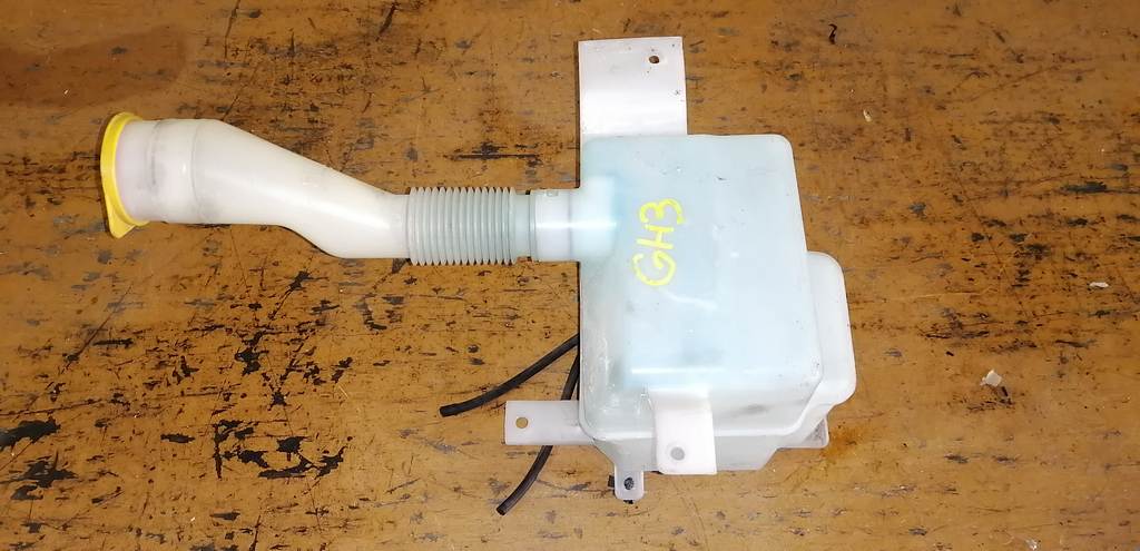 бачок омывателя Subaru Impreza 0