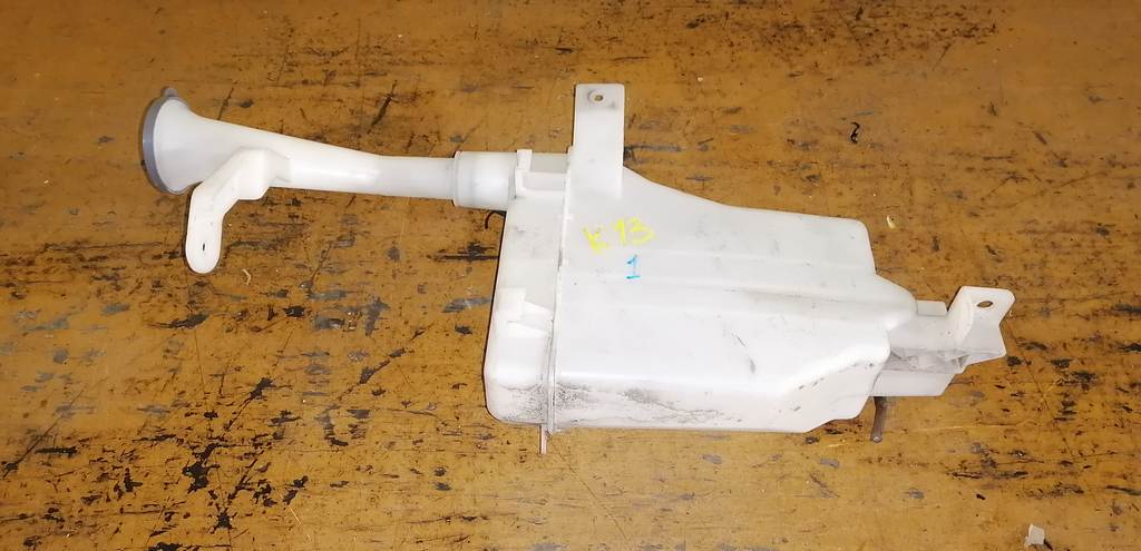 бачок омывателя Nissan March 0