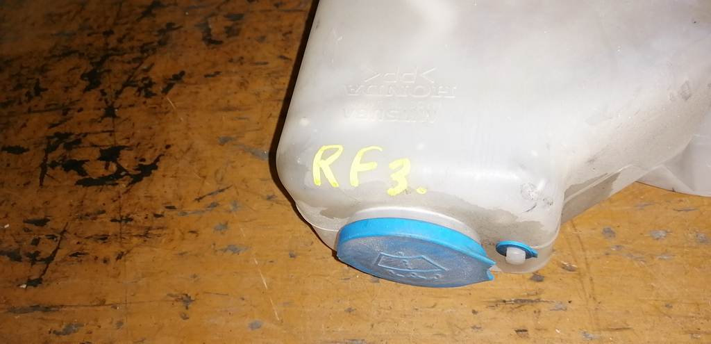 STEPWGN RF3 БАЧОК ОМЫВАТЕЛЯ С МОТОРЧ. Honda Stepwgn 1