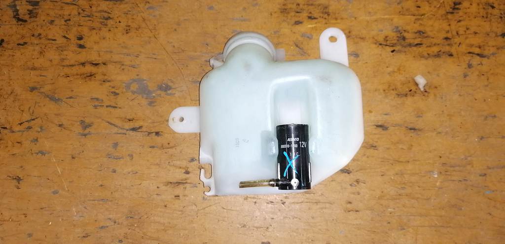 DEMIO DW3W БАЧОК ОМЫВАТЕЛЯ С МОТОРЧ.ЗАД. Mazda Demio 1