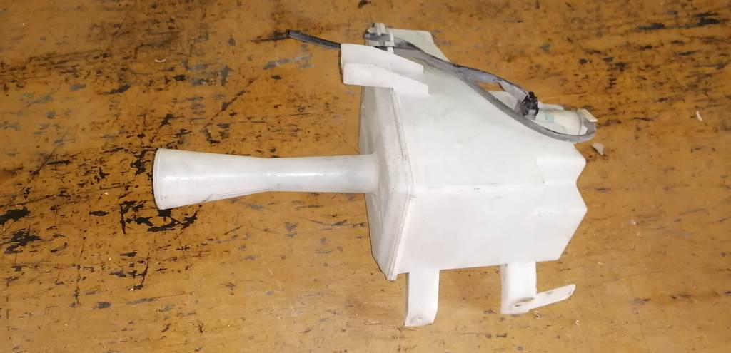 бачок омывателя Nissan Sunny 3