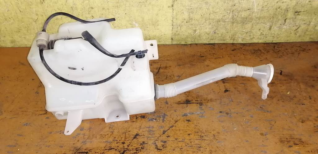 бачок омывателя Mitsubishi Outlander 3