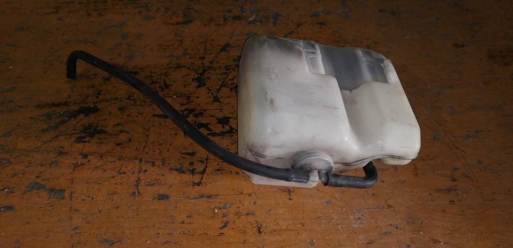 DEMIO DW3W БАЧОК РАСШИРИТЕЛЬНЫЙ Mazda Demio 1