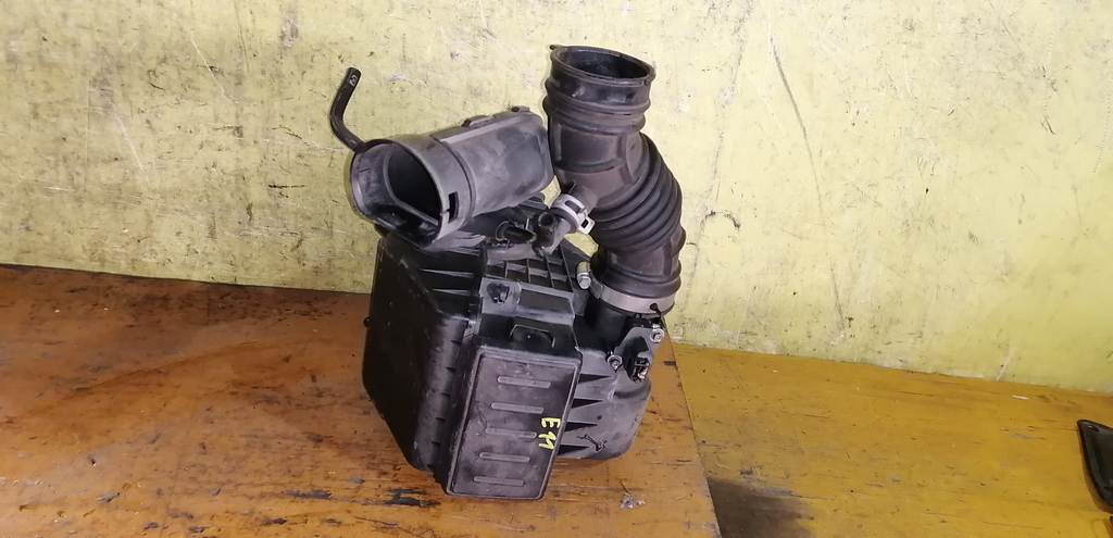 корпус воздушного фильтра Nissan Note 0