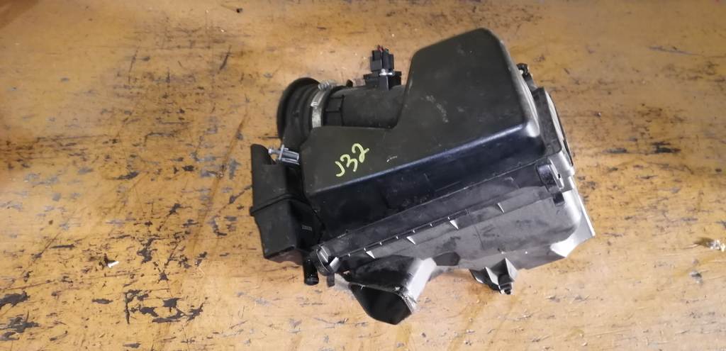 корпус воздушного фильтра Nissan Teana 0